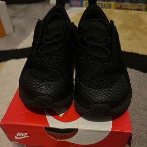 Nike air 270 black low top